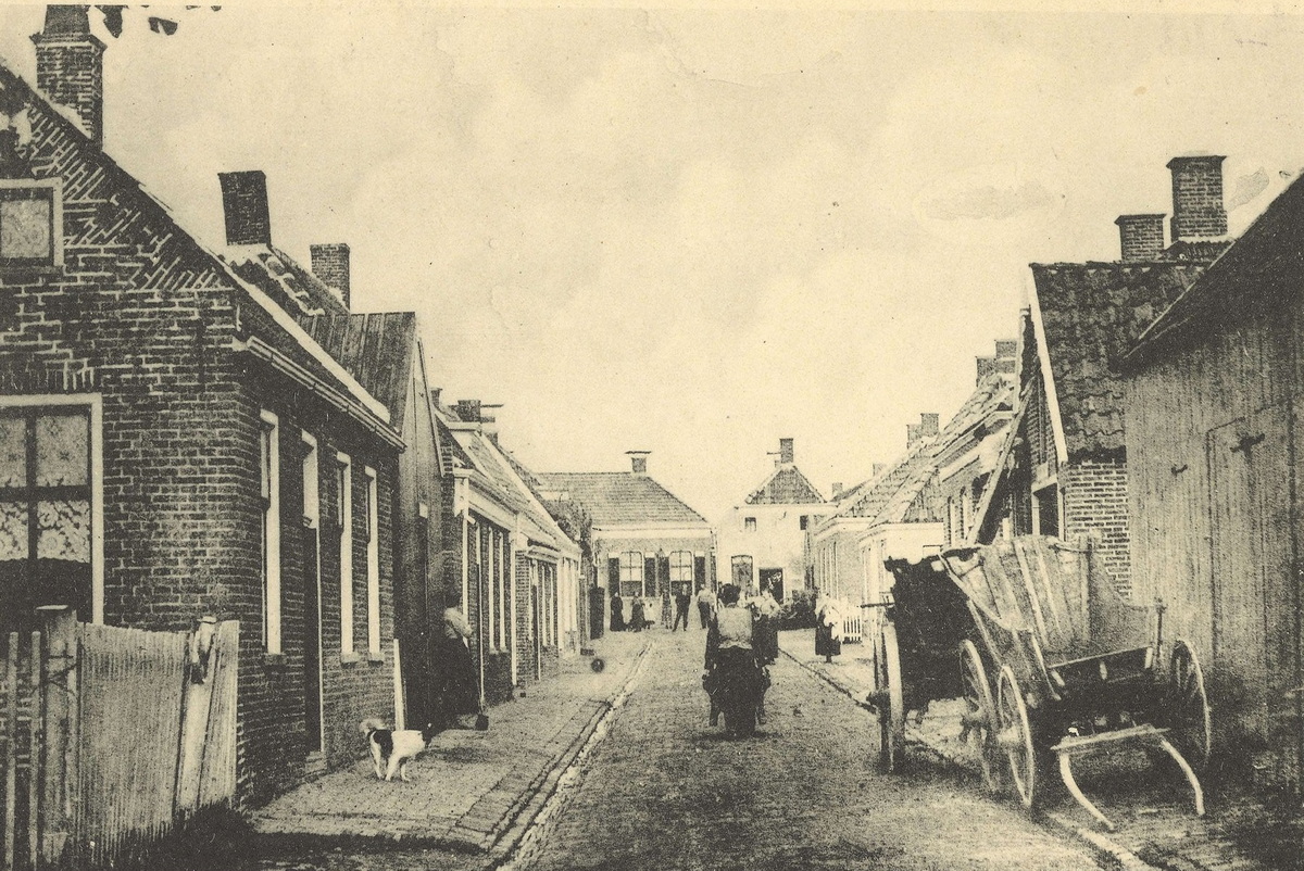 Ansichtkaart. Molenstraat, tussen 1898 en 1905. Uitg. Eikens. Bron: RHC GA, Groninger Archieven, Beeldbank Groningen.